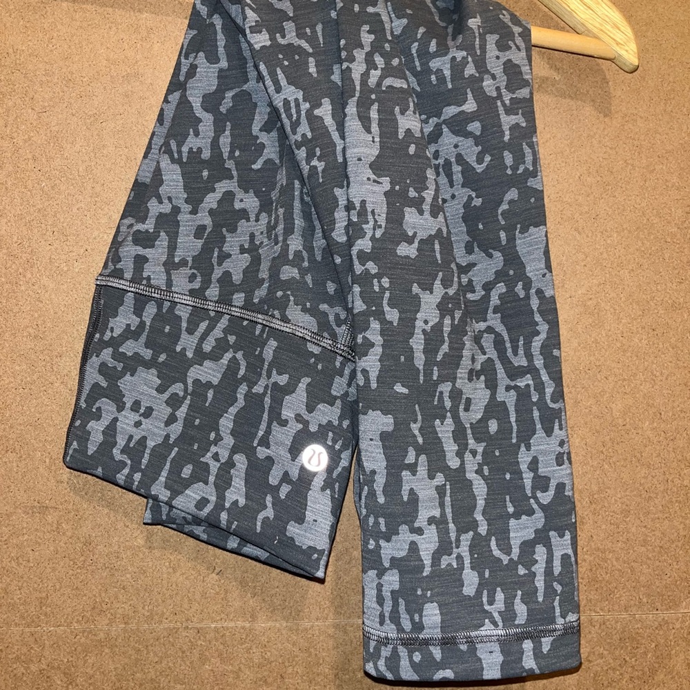 Lululemon size 4